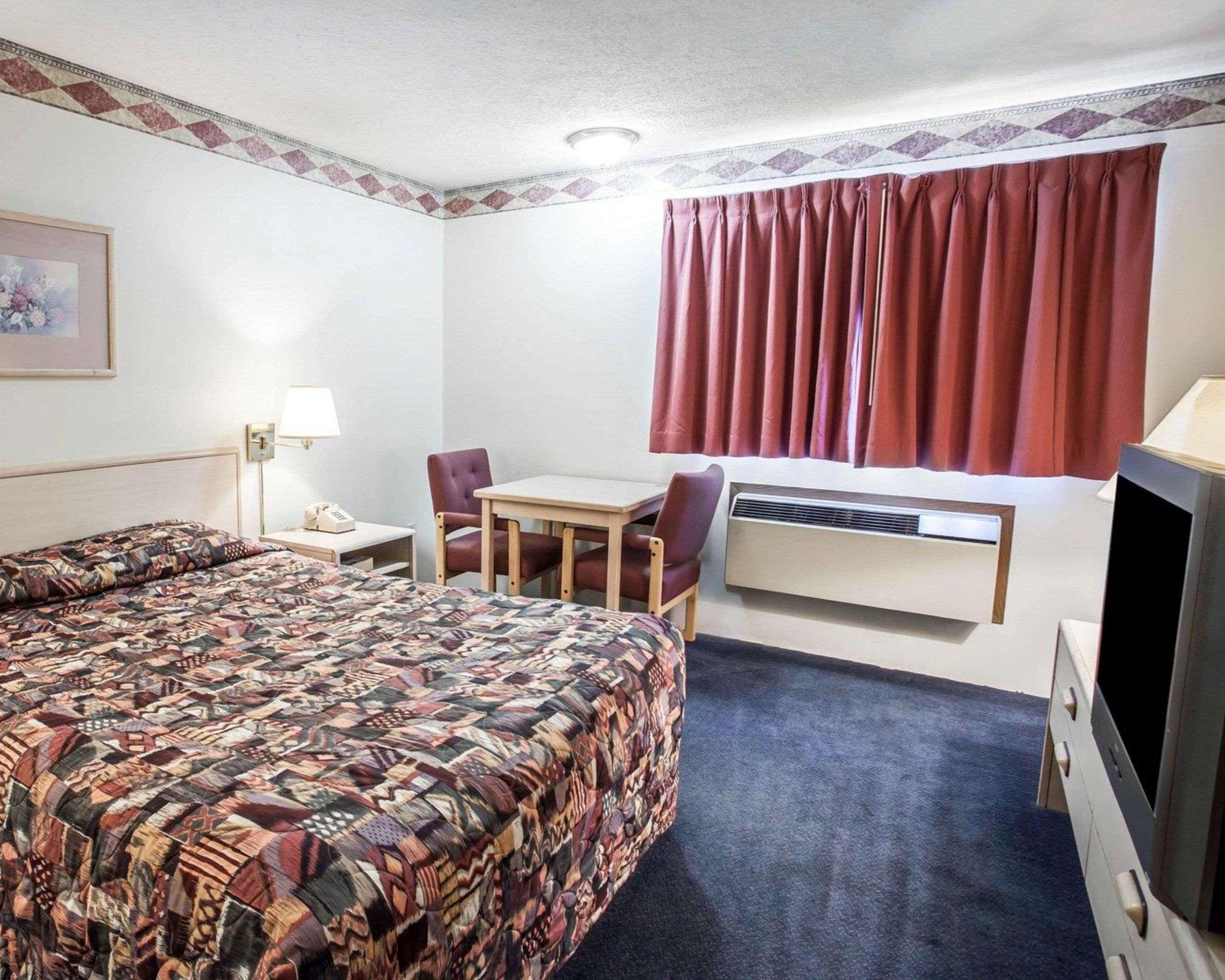 Rodeway Inn & Suites Spokane Valley Bagian luar foto