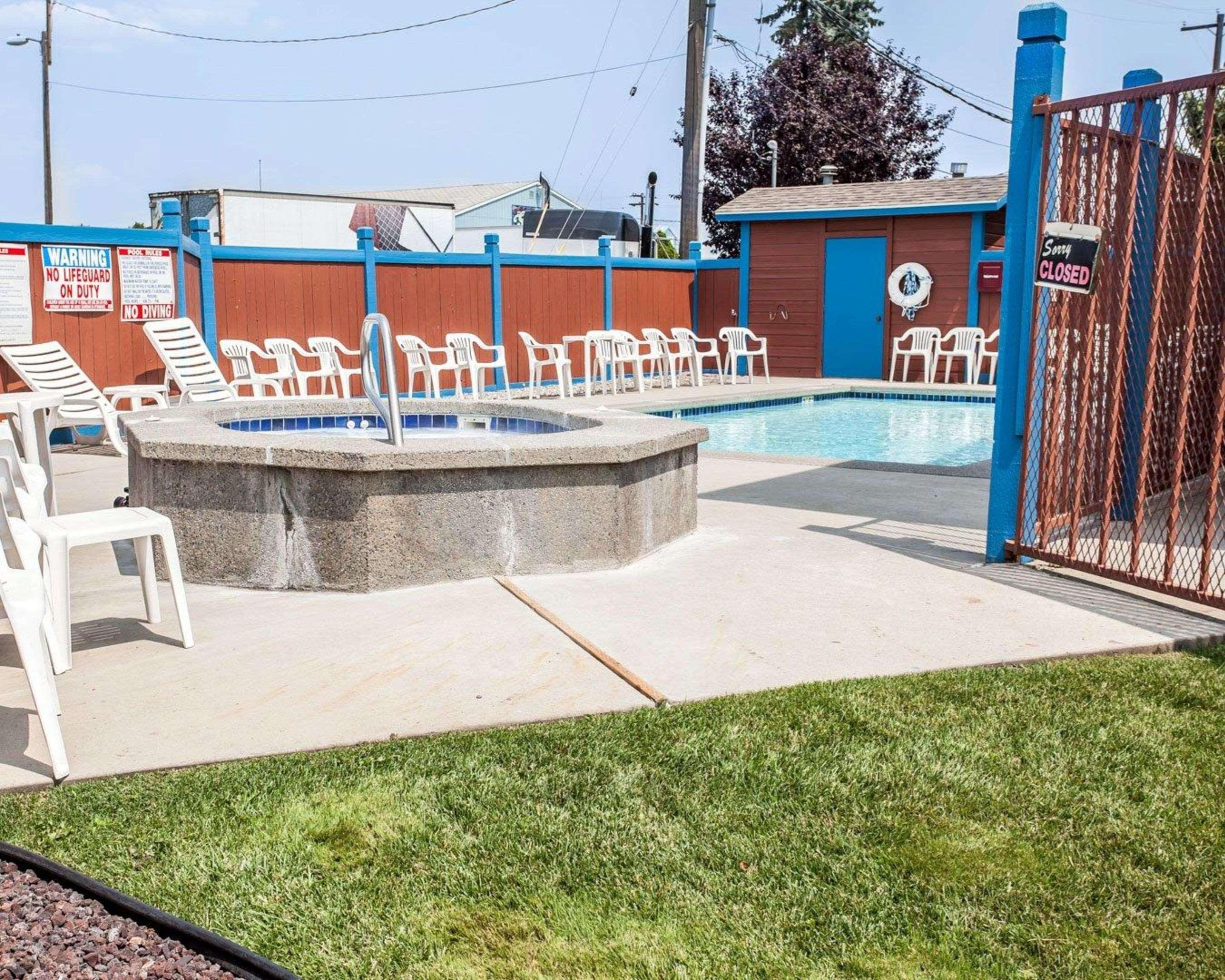 Rodeway Inn & Suites Spokane Valley Bagian luar foto